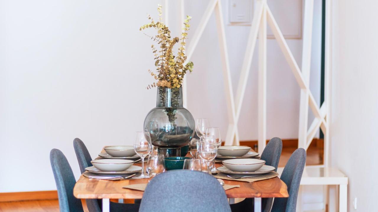 Mouzinho Downtown 2br W/ Parking By Lovelystay Appartement