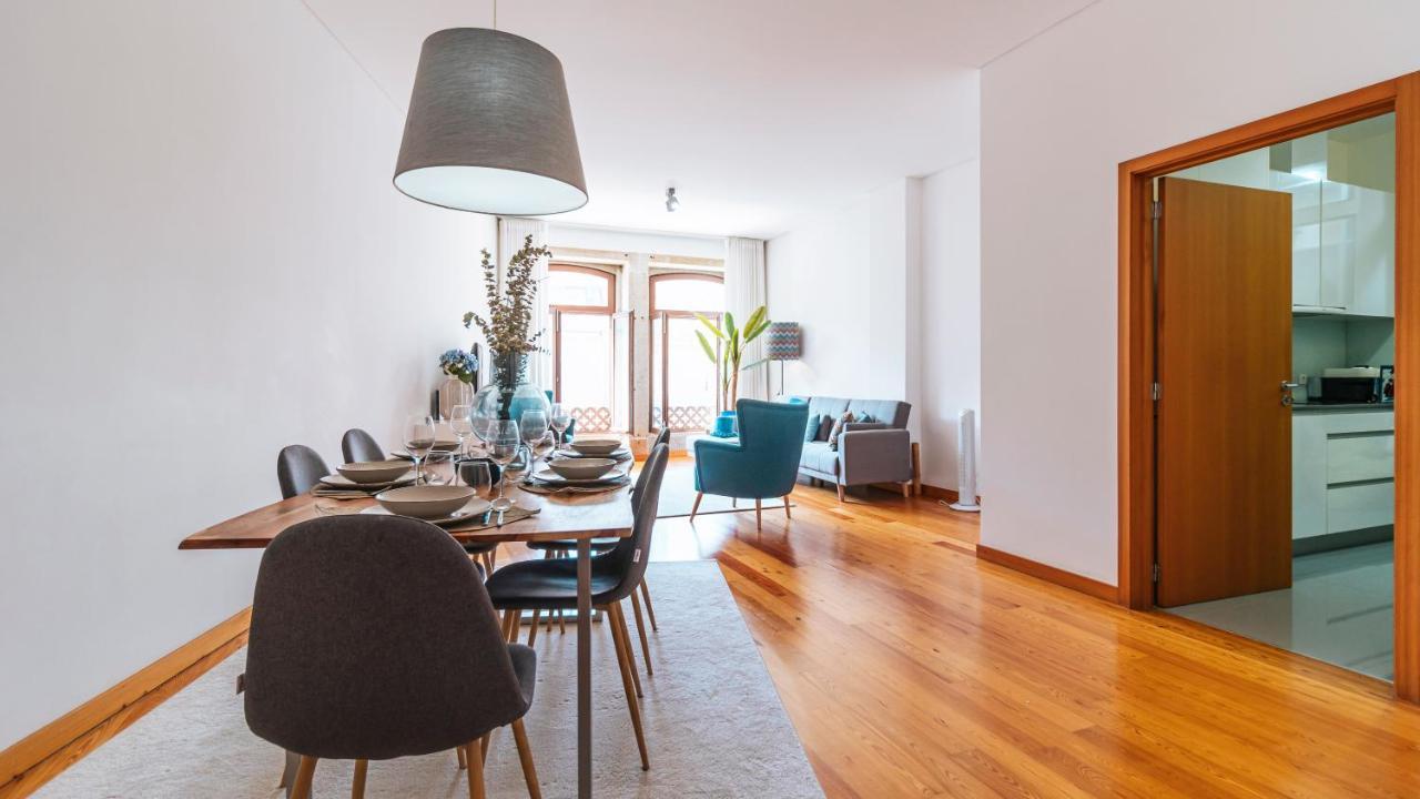 Mouzinho Downtown 2br W/ Parking By Lovelystay Apartment Porto