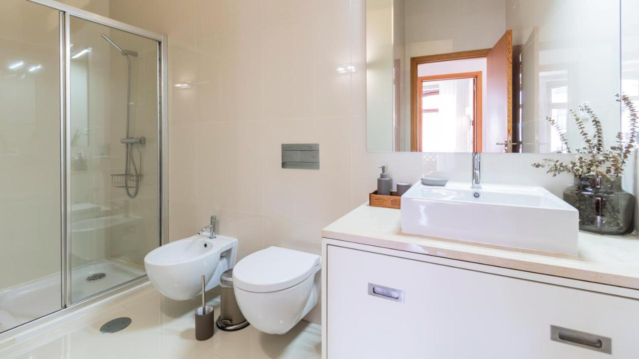 Mouzinho Downtown 2br W/ Parking By Lovelystay Apartment Porto