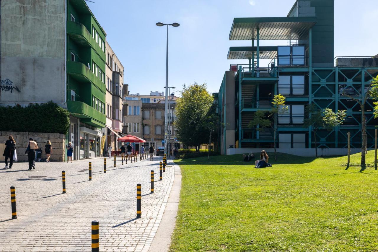 Apartment Downtown 2 Minutes By Walk To Center And Metro-direct To Airpot T4 Porto