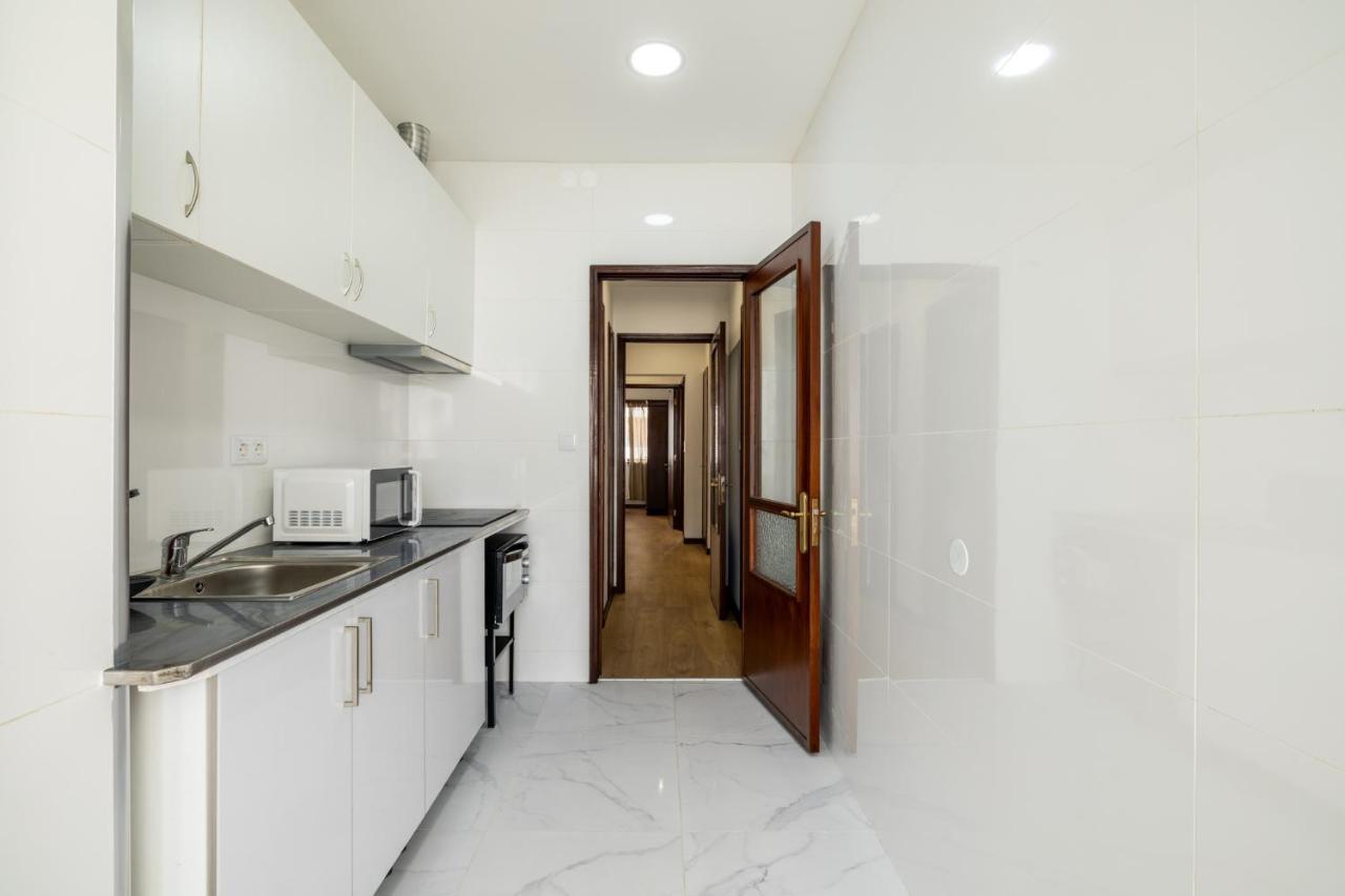 Downtown 2 Minutes By Walk To Center And Metro-direct To Airpot T4 Apartment