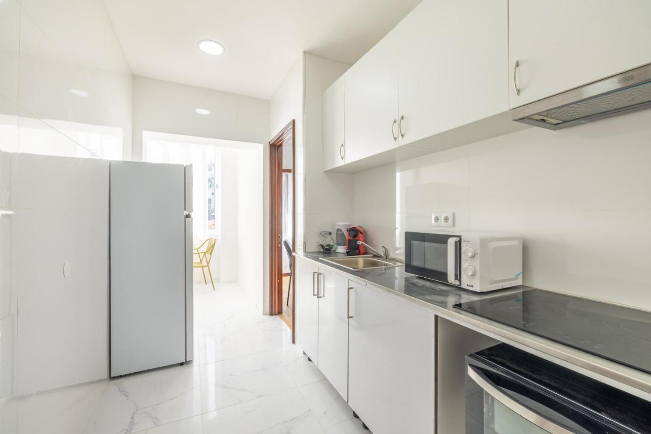 Downtown 2 Minutes By Walk To Center And Metro-direct To Airpot T4 *