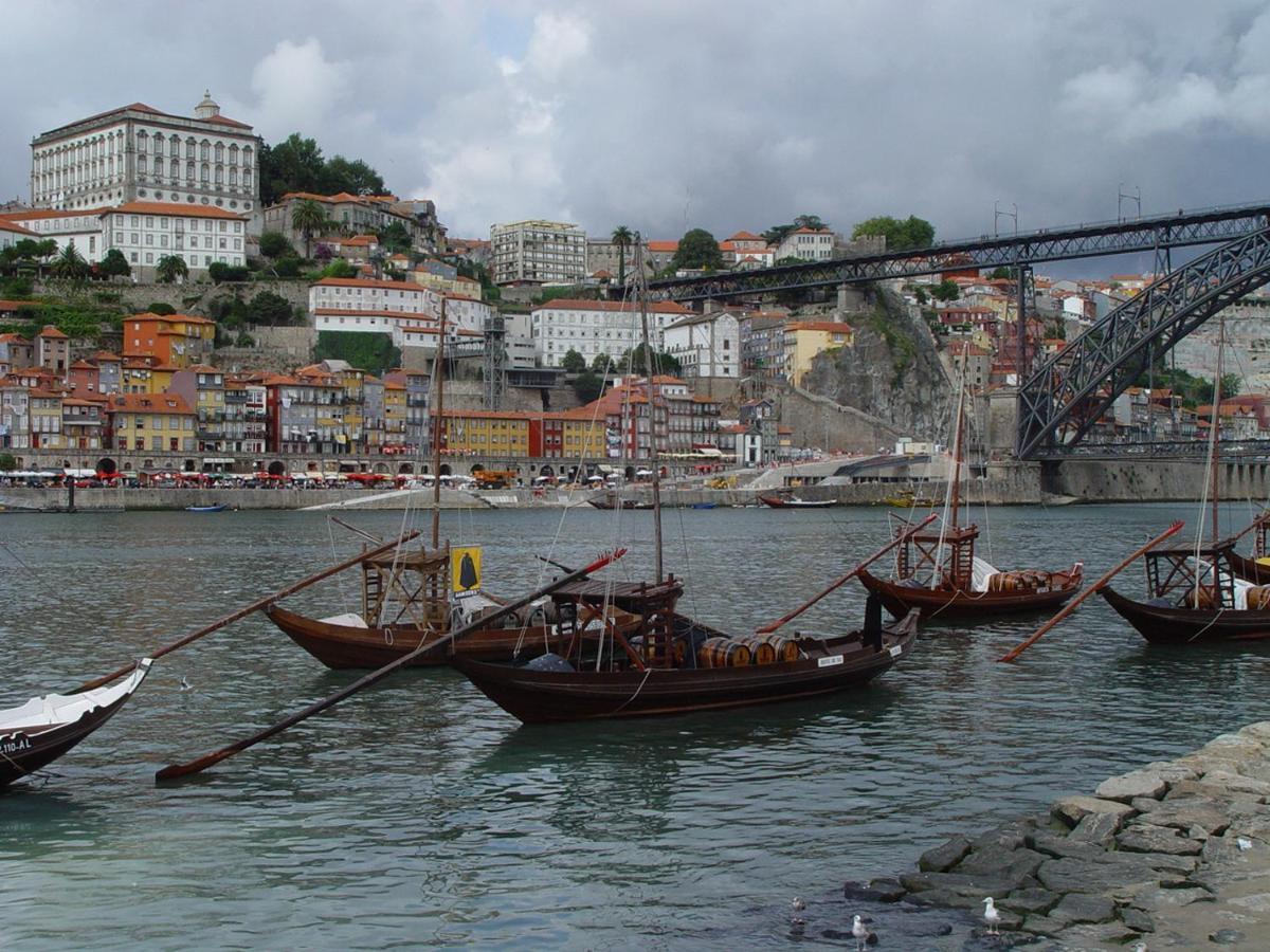 Smiling Places - In Porto