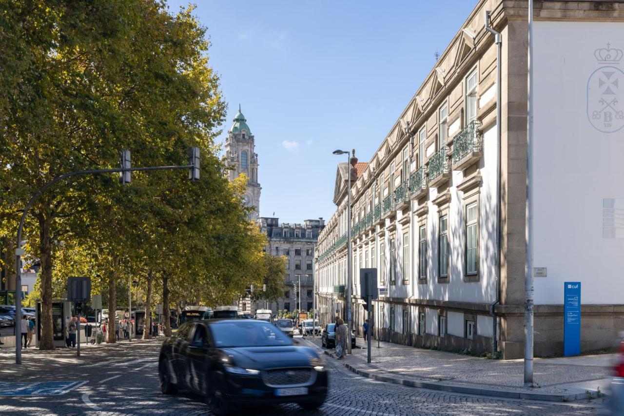Downtown 2 Minutes By Walk To Center And Metro-direct To Airpot T4 *