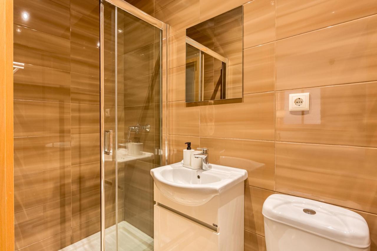 Joivy & Spacious In Apartment Porto