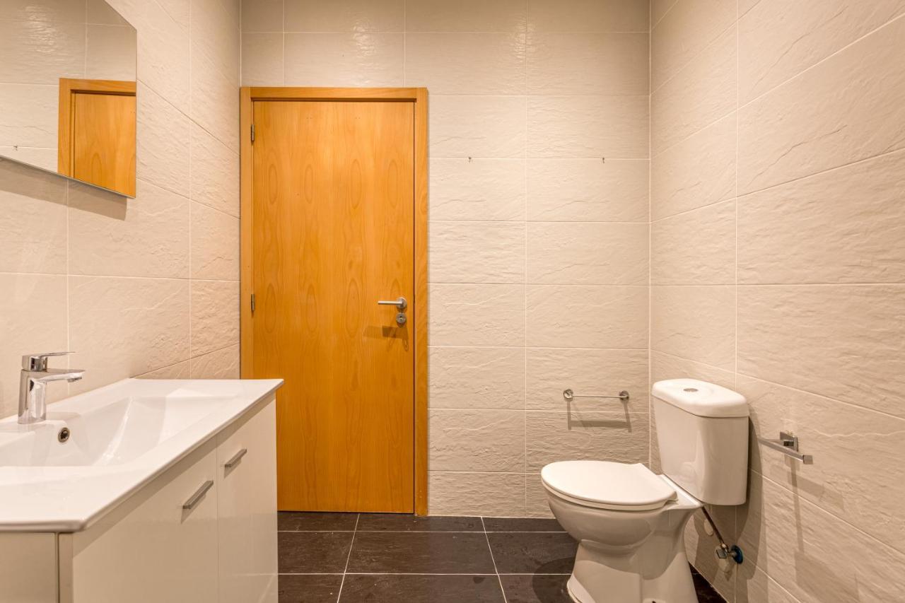 Joivy & Spacious In Apartment Porto