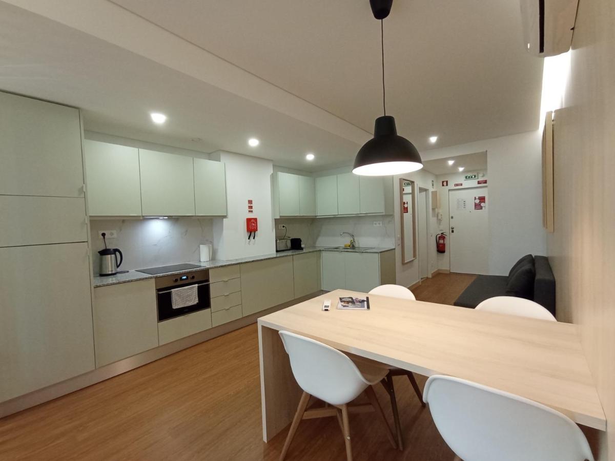 715 Gale Wi-fi, Estacionamento Apartment