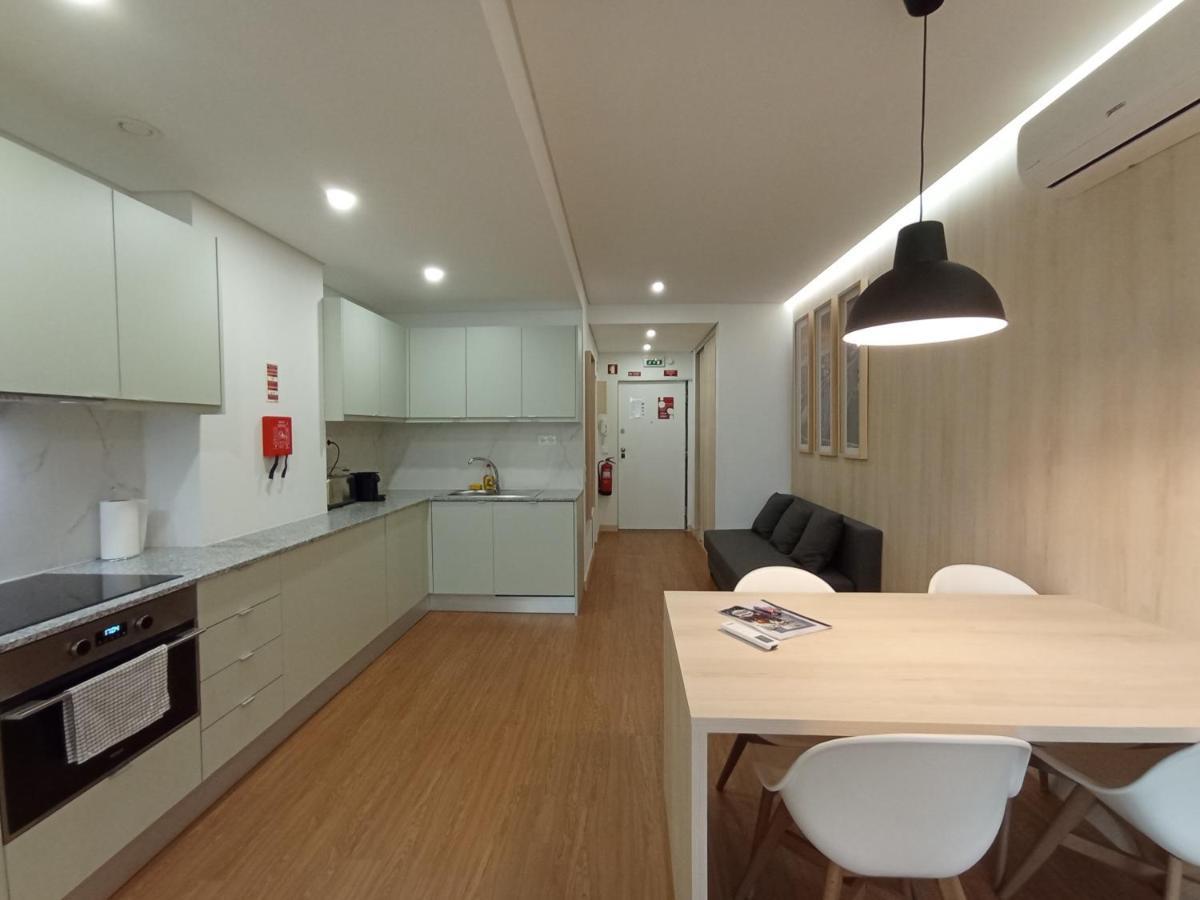715 Gale Wi-fi, Estacionamento Apartment