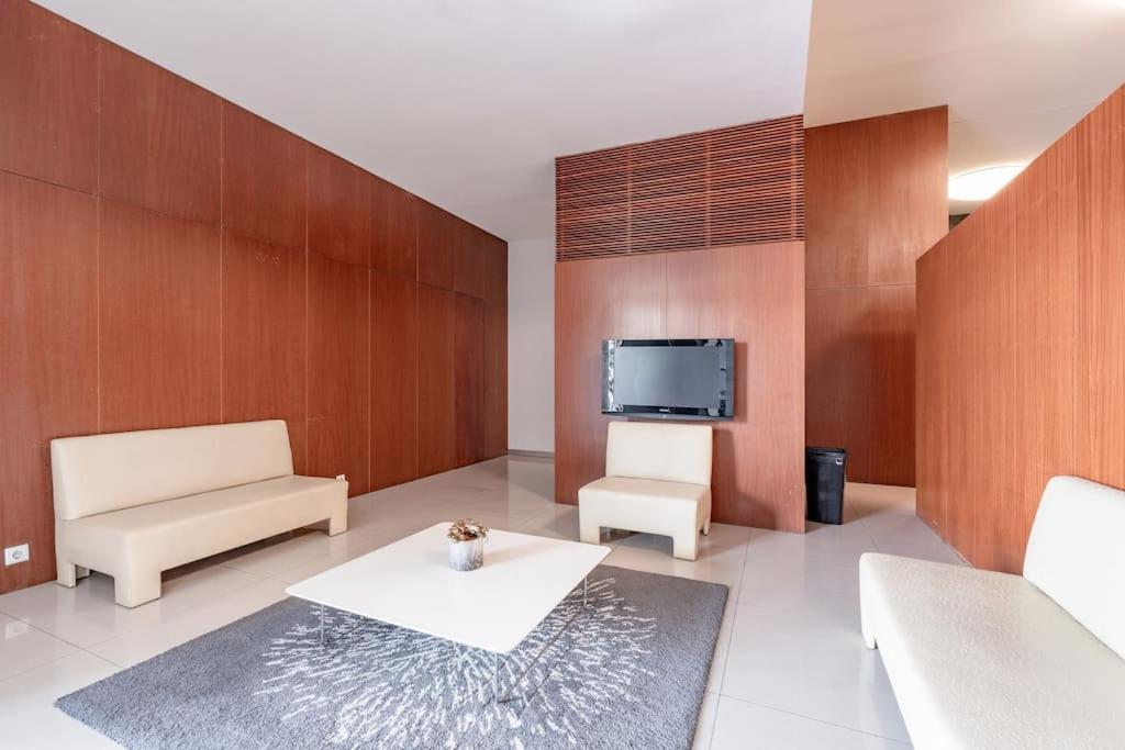 Viva Stadium Residence Studios *