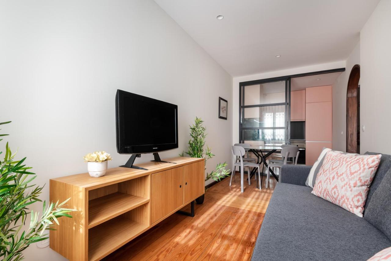 Rivoli Apartment *