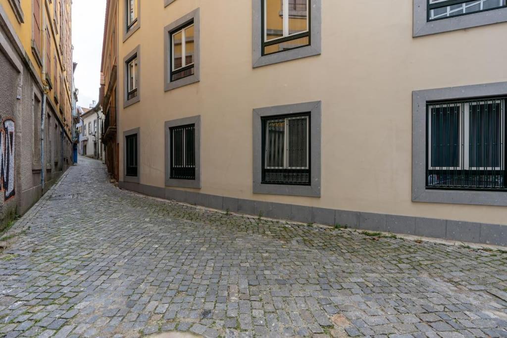 Cristelo 1 Bed Next To River Apartment *
