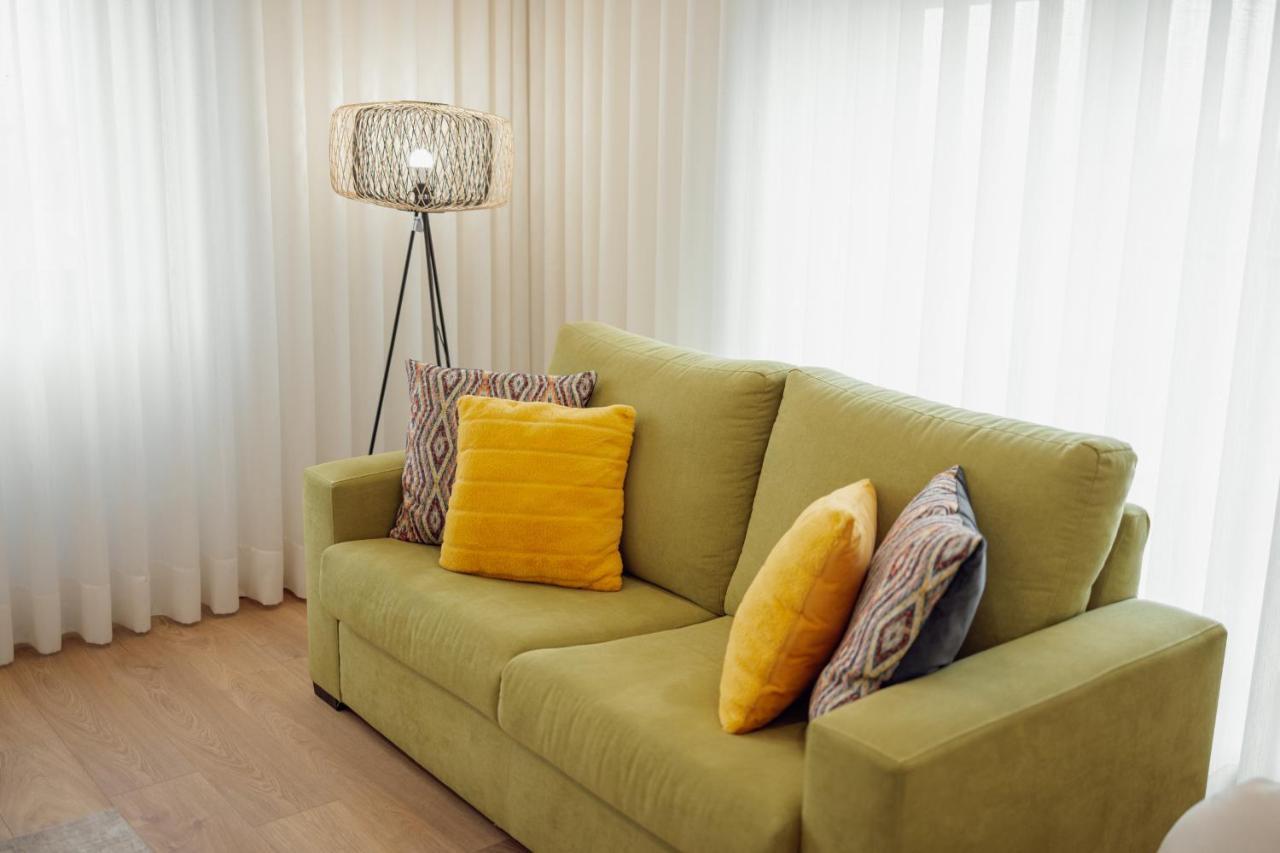 Apartment Center Grand With Seaview Terrace By Vacationy *