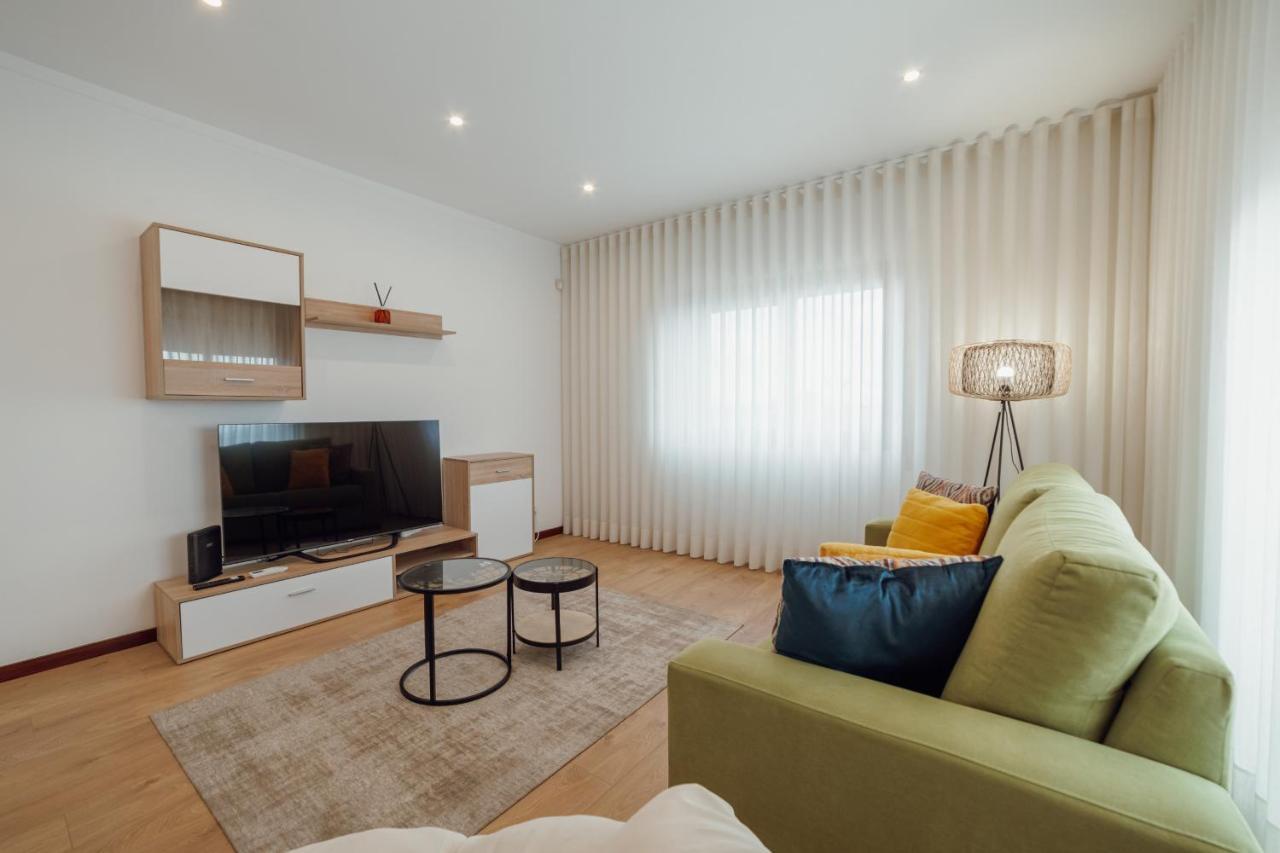 Apartment Center Grand With Seaview Terrace By Vacationy *