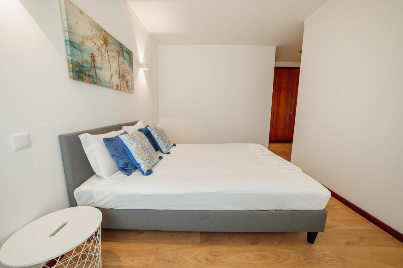 Apartment Center Grand With Seaview Terrace By Vacationy