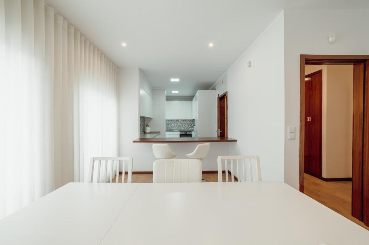 Center Grand With Seaview Terrace By Vacationy *