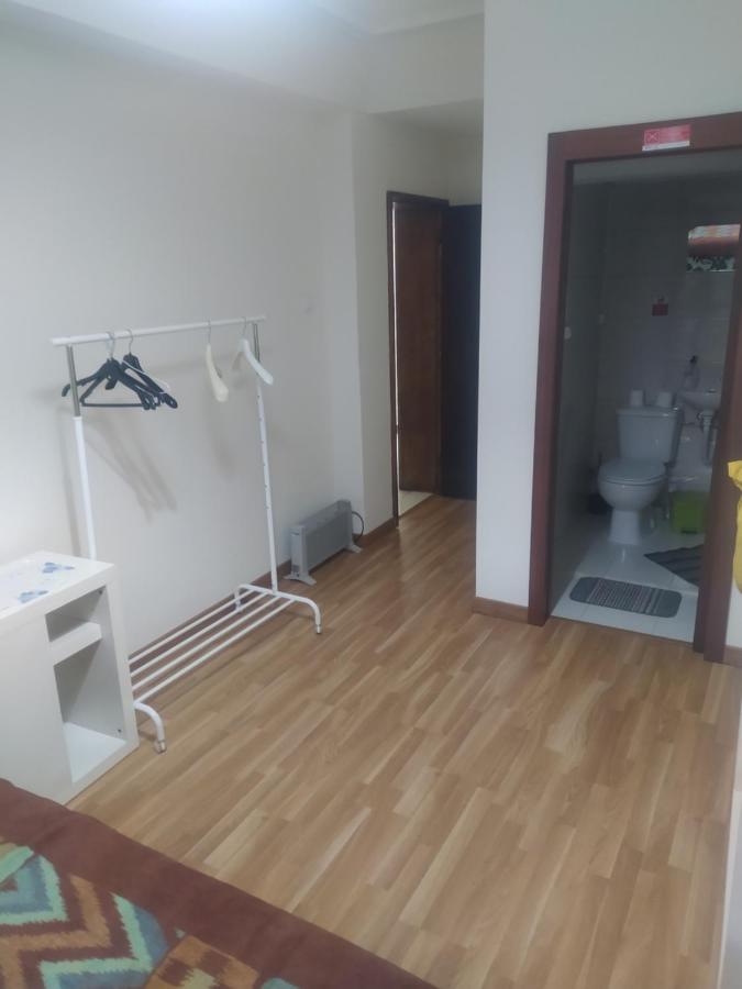 Quarto 2 Com Banheiro Privado Accommodatie bij particulieren Porto