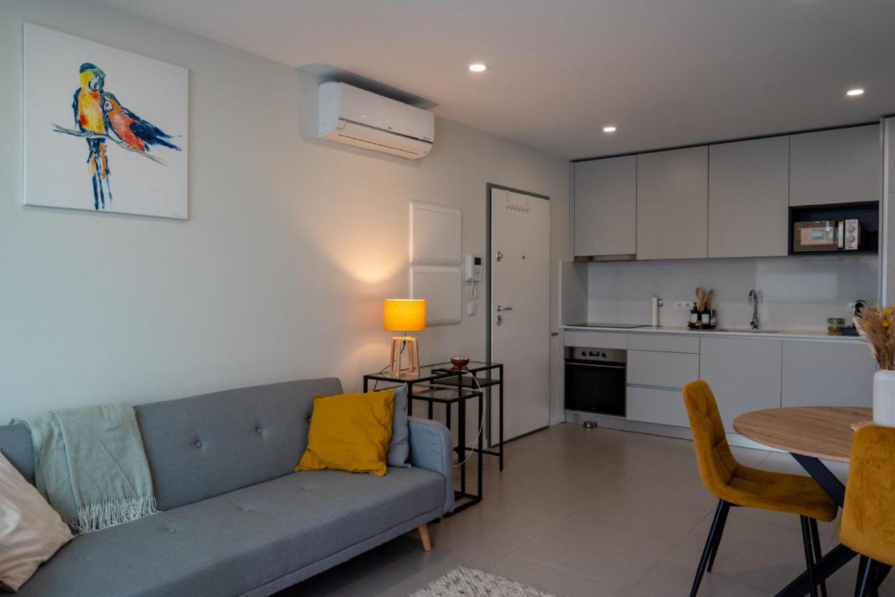 Modern With Balcony And Free Parking Apartment *