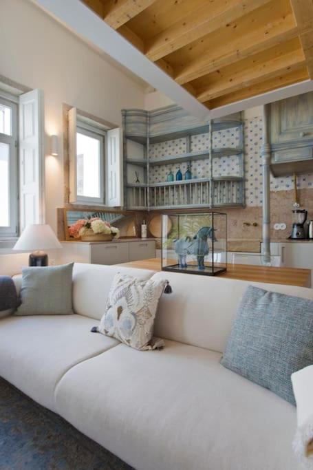 Boutique Rentals- Lovporto Ribeira Historic Center Apartment Porto