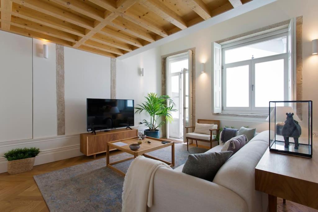 Boutique Rentals- Lovporto Ribeira Historic Center Apartment Porto