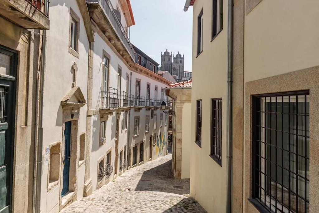 Boutique Rentals- Lovporto Ribeira Historic Center Apartment