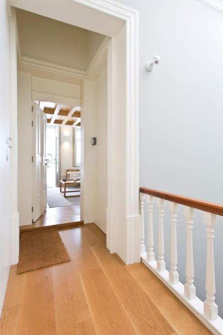Boutique Rentals- Lovporto Ribeira Historic Center Apartment