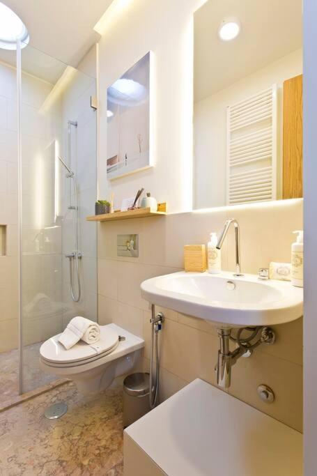 Boutique Rentals- Lovporto Ribeira Historic Center * Porto