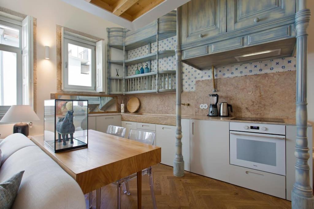 Boutique Rentals- Lovporto Ribeira Historic Center Apartment
