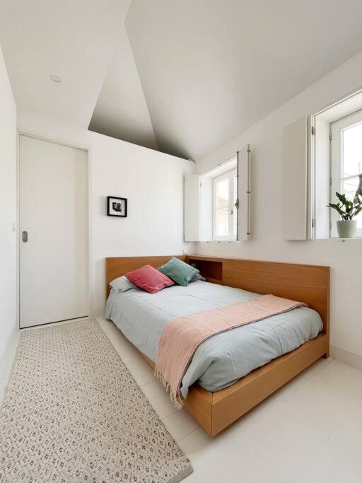 Cosy Minimalist Duplex Apartment Porto