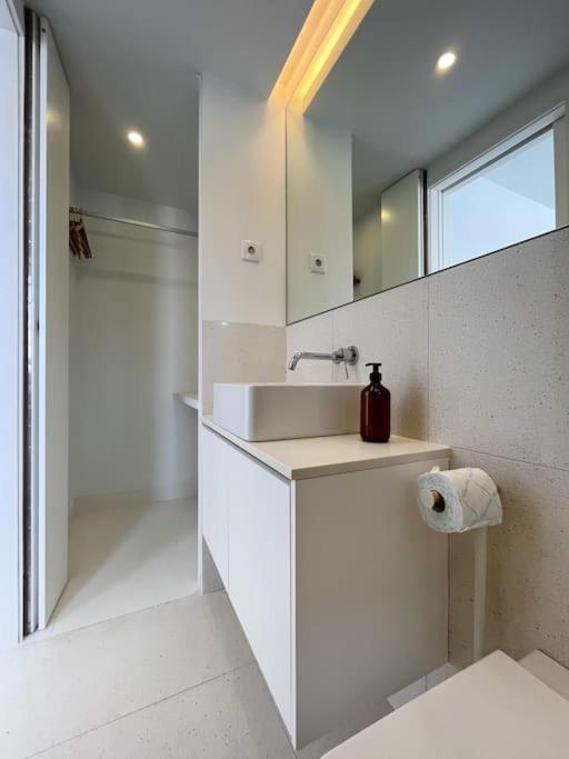 Cosy Minimalist Duplex Apartment Porto
