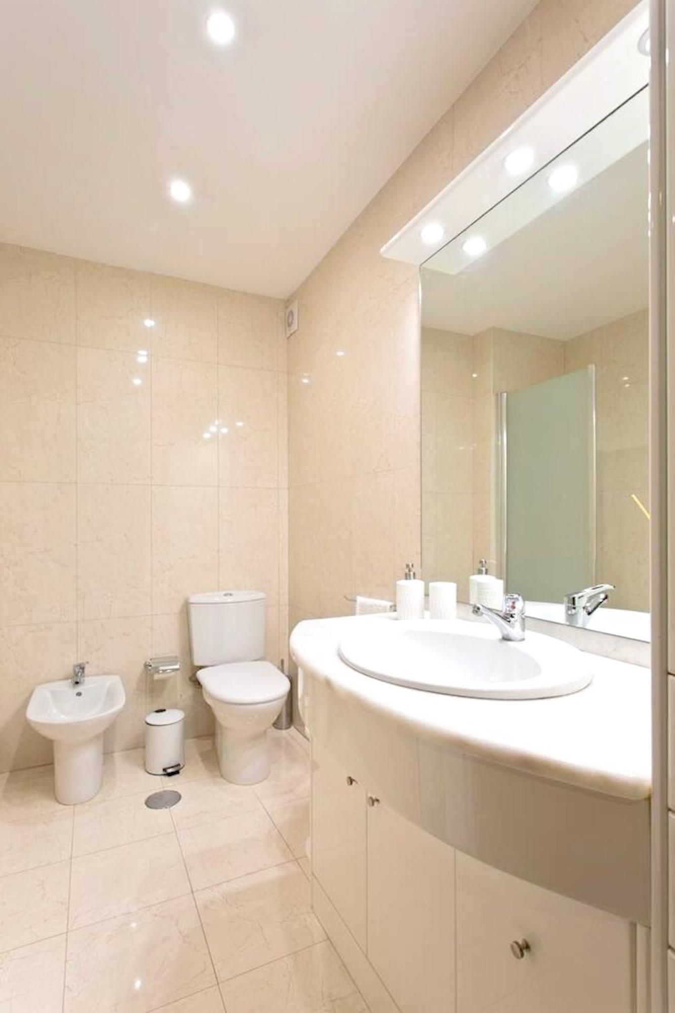 Spacious In With Terrace Porto