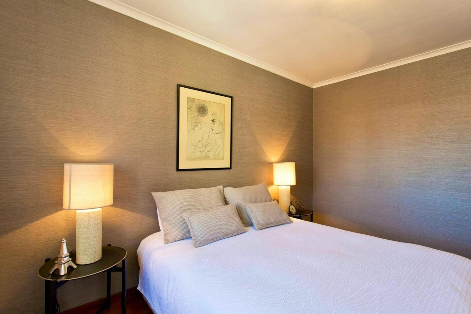 Spacious In With Terrace Apartment *