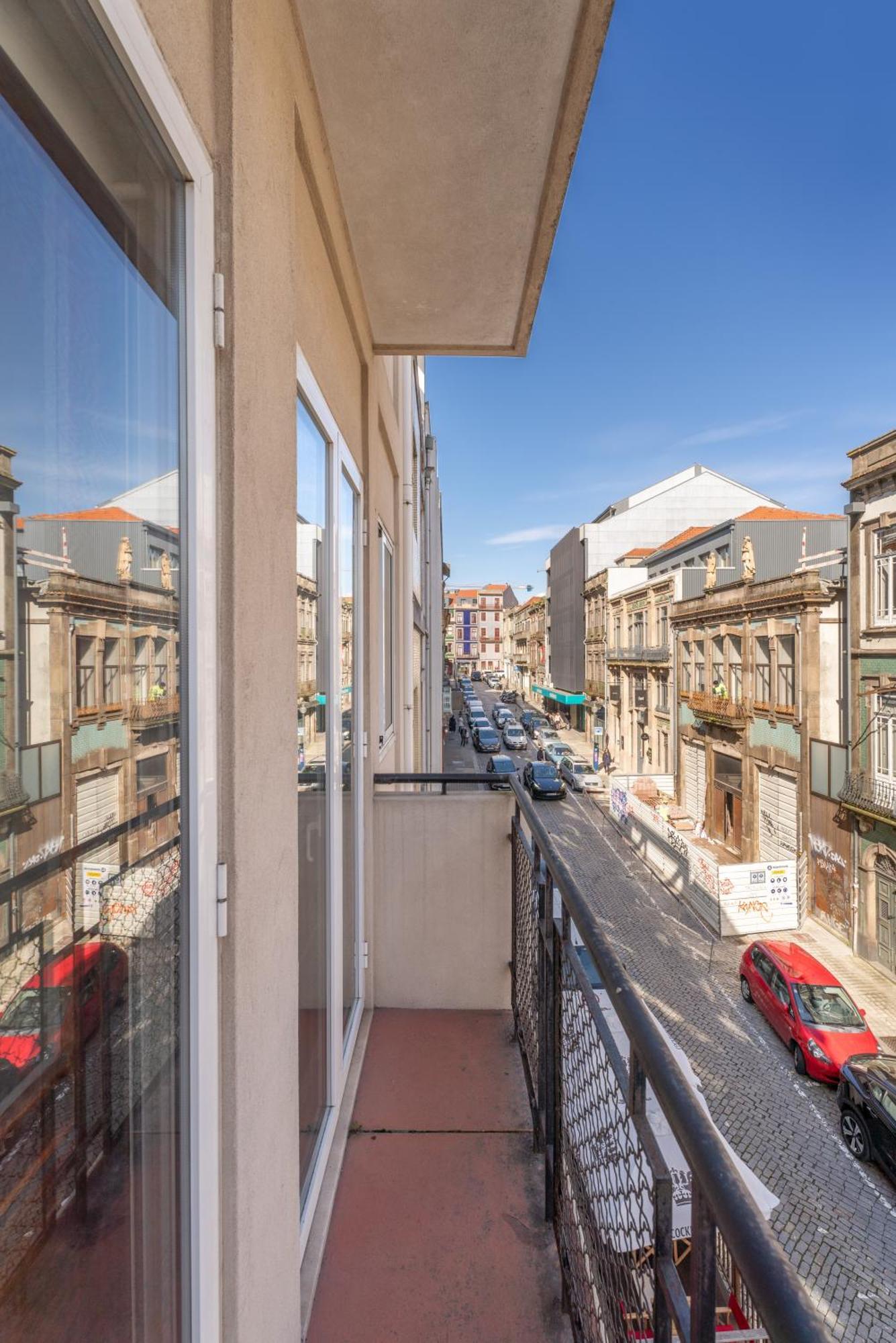 Host Wise - Colorful Bright Flat With Balcony Apartment Porto
