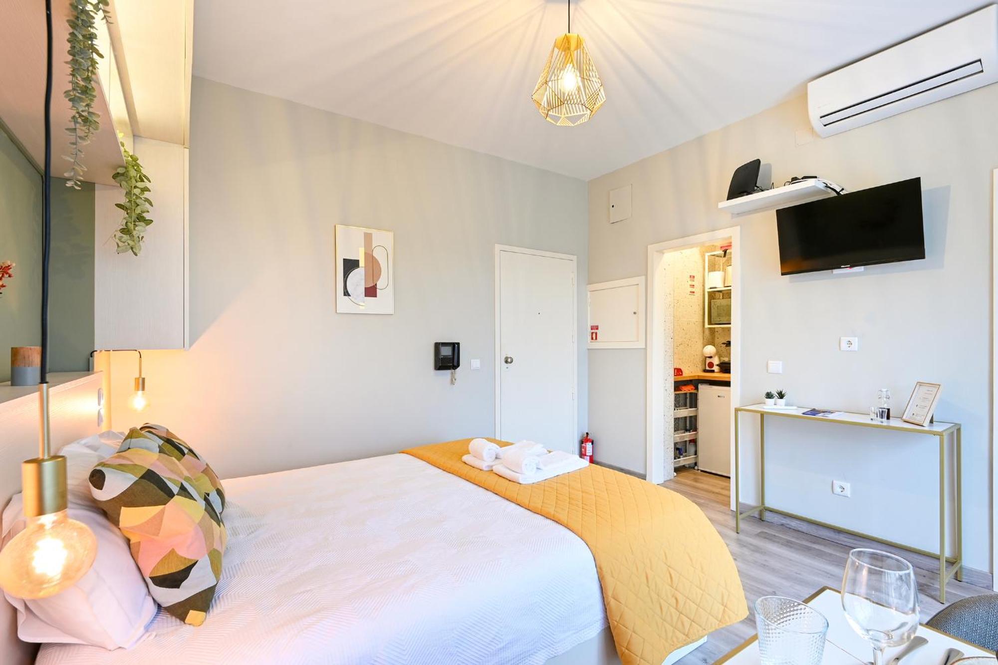 Julio Dinis Secret Retreat - By Guest Apartment