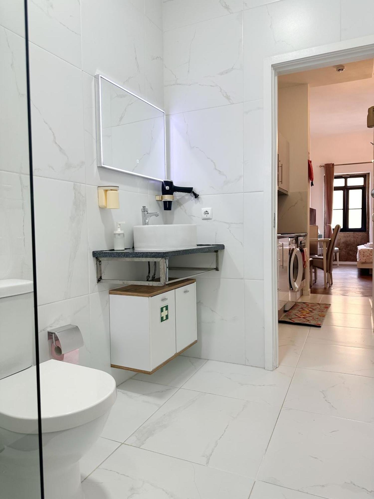 Cozy 2 Ac Near Metro Apartment Porto