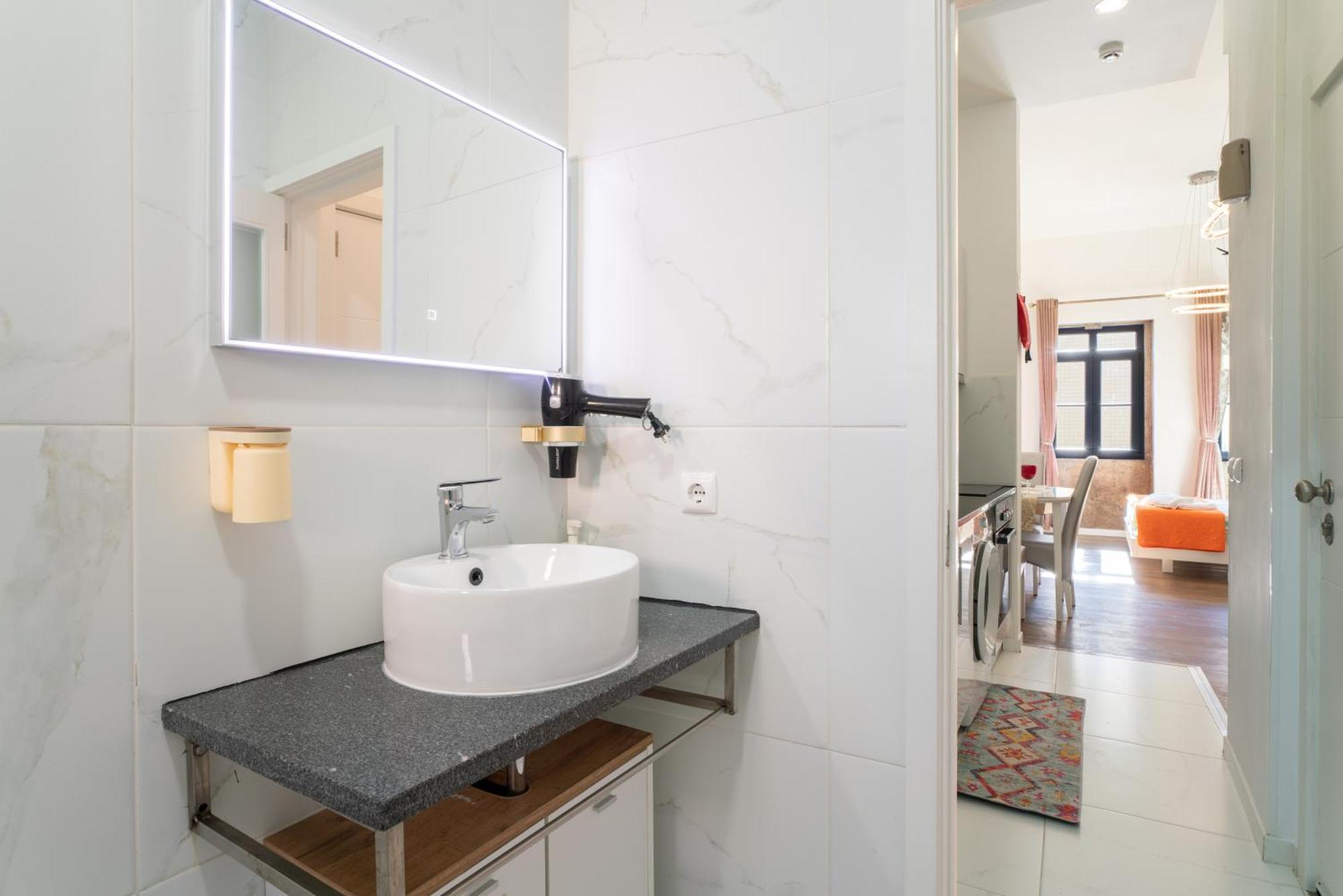 Cozy 2 Ac Near Metro