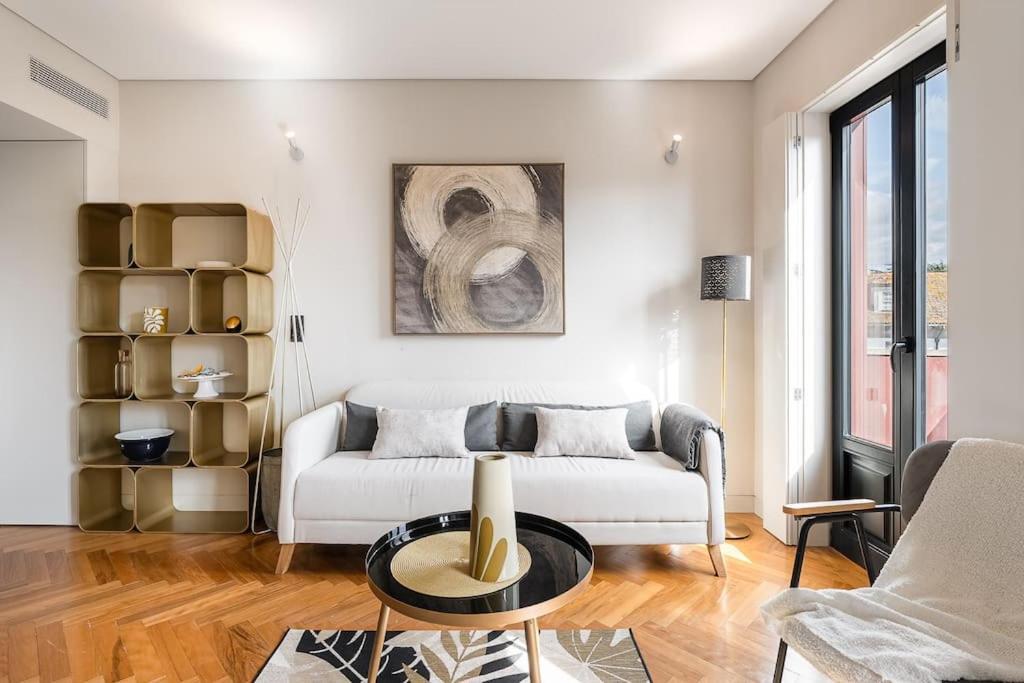 Elegant Duplex In Downtown Apartment