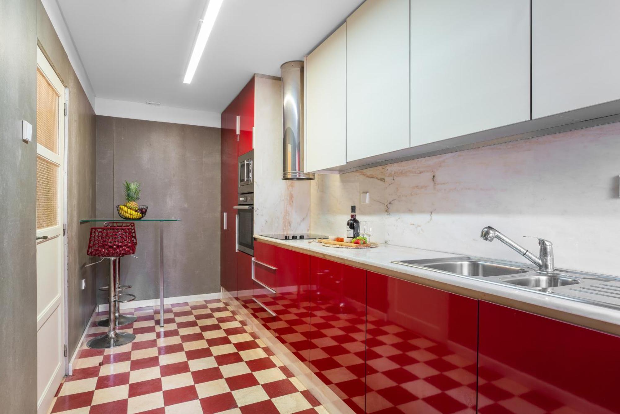 Host Wise - Colorful Bright Flat With Balcony Apartment *
