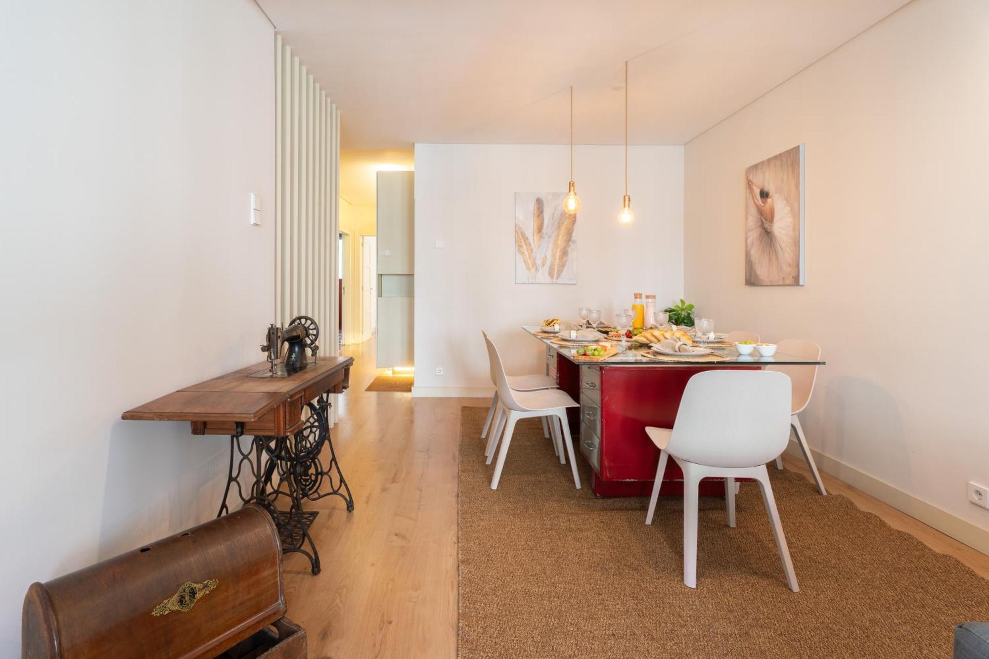 Host Wise - Colorful Bright Flat With Balcony *