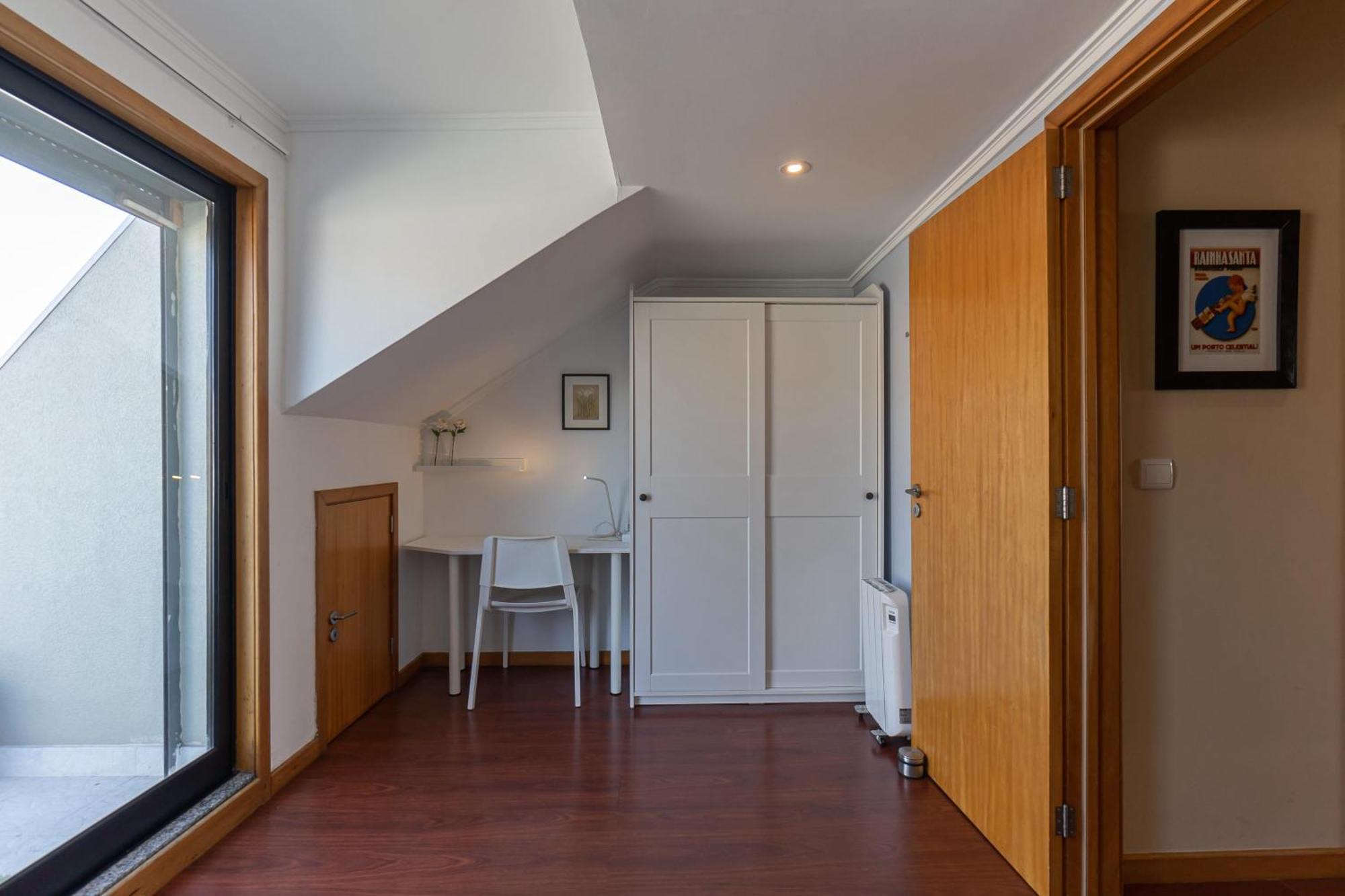 Floor With Sunny Balconies Apartment *