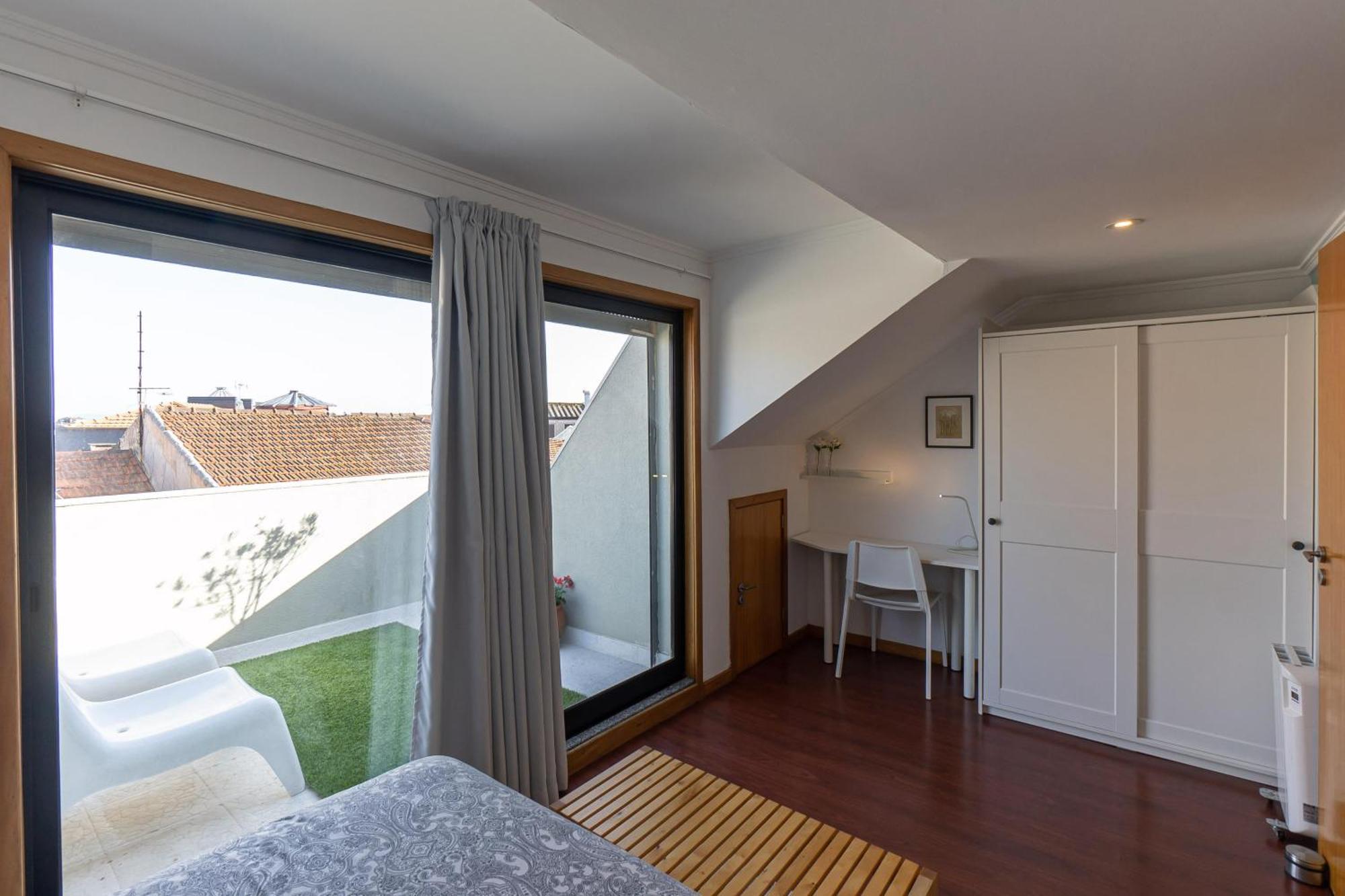 Apartment Floor With Sunny Balconies Porto