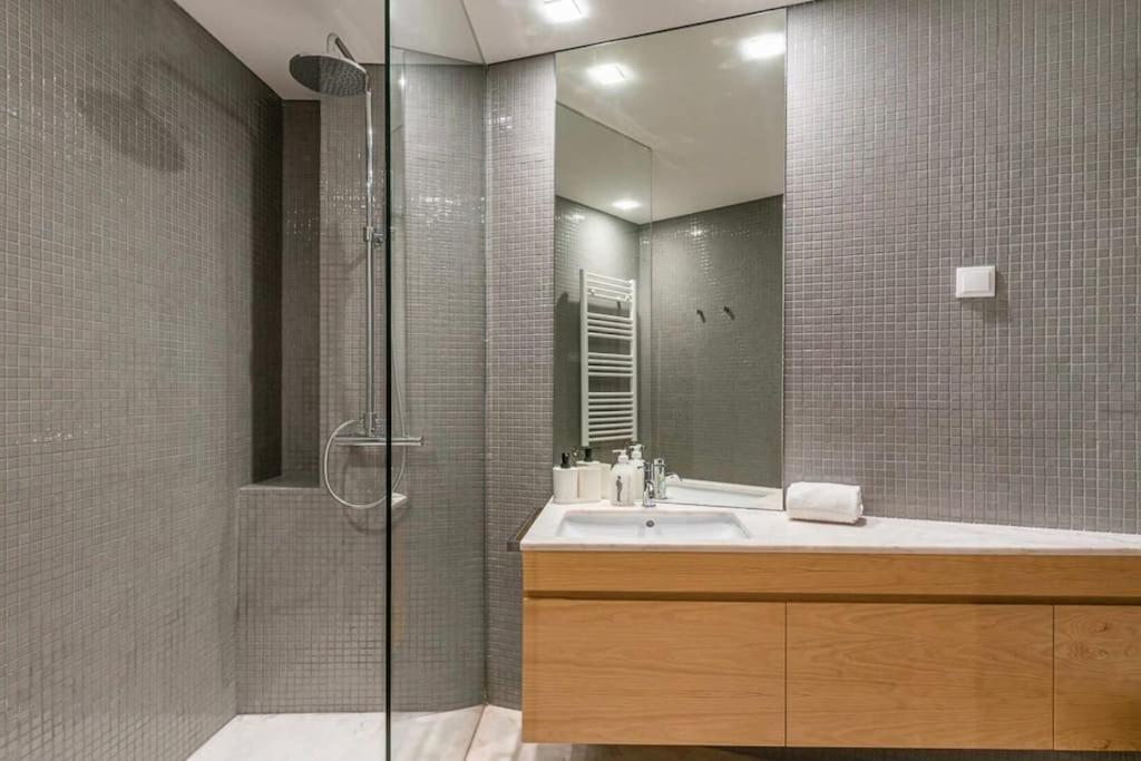 Apartment New Lux 2br Flat W/free Parking - Cedofeita Porto