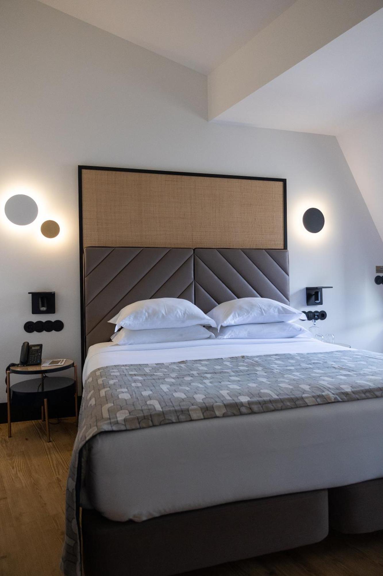 Hotel Axis Club Aliados 4*