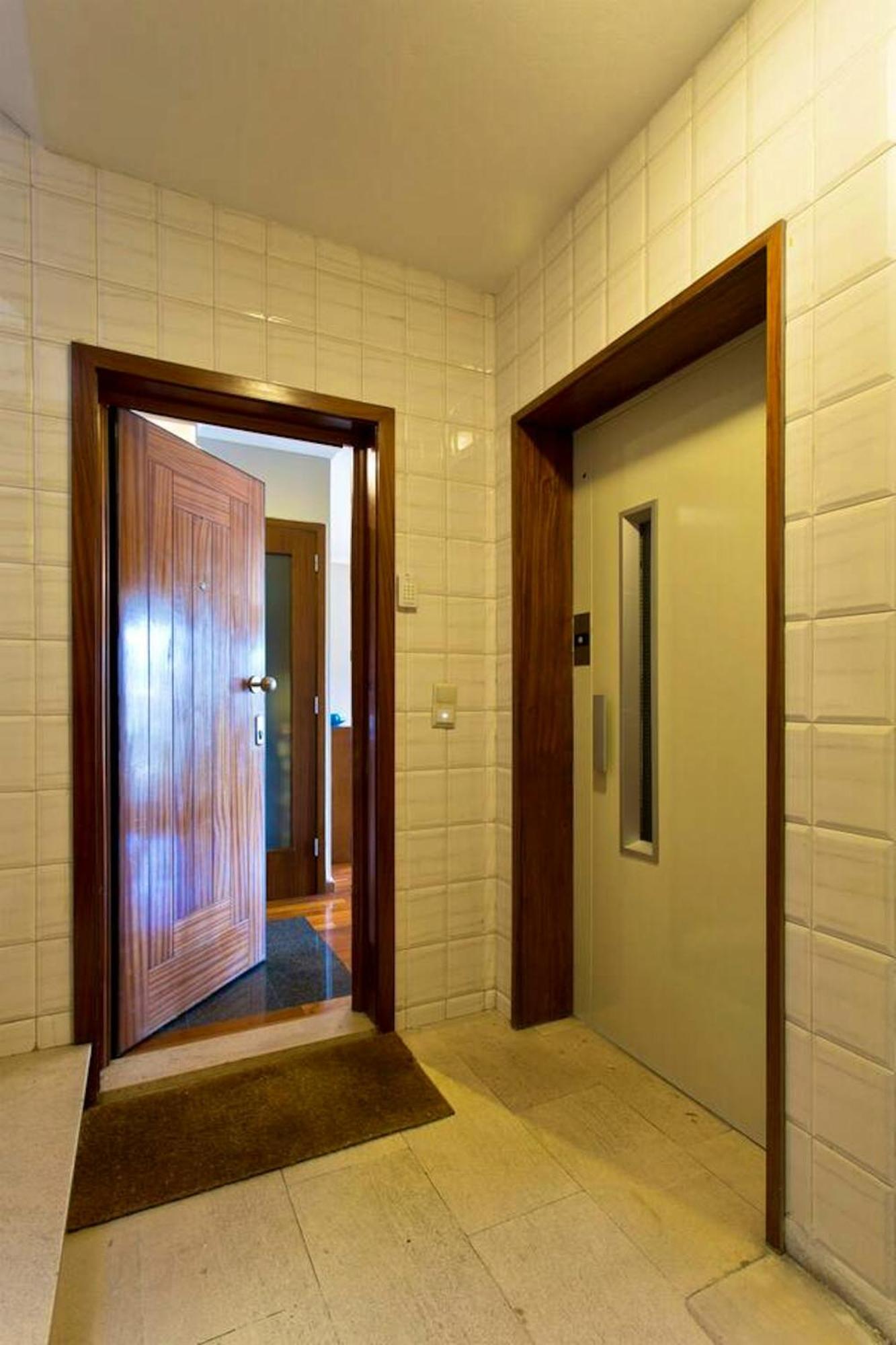 Spacious In With Terrace