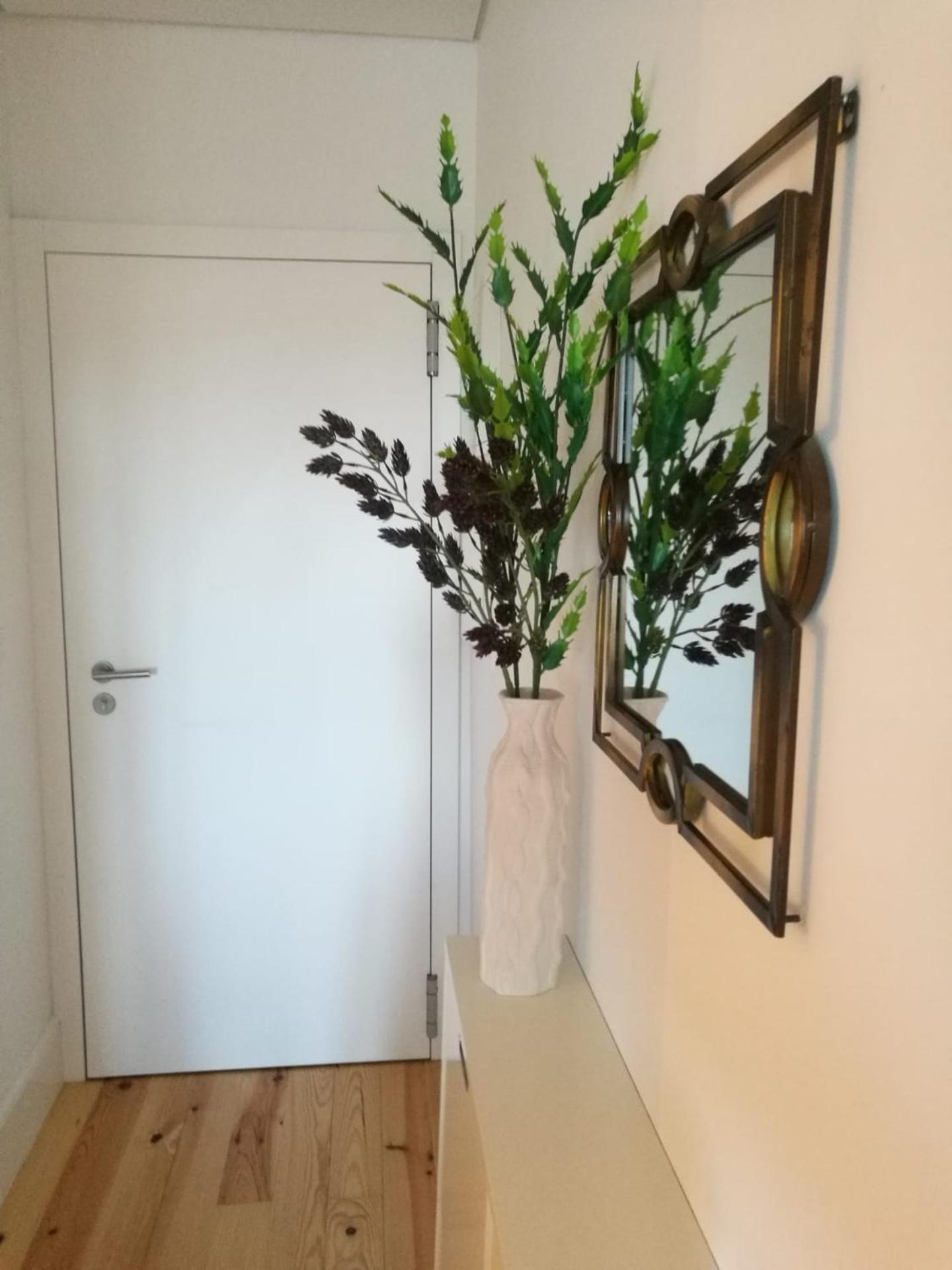 Sun Apartment *