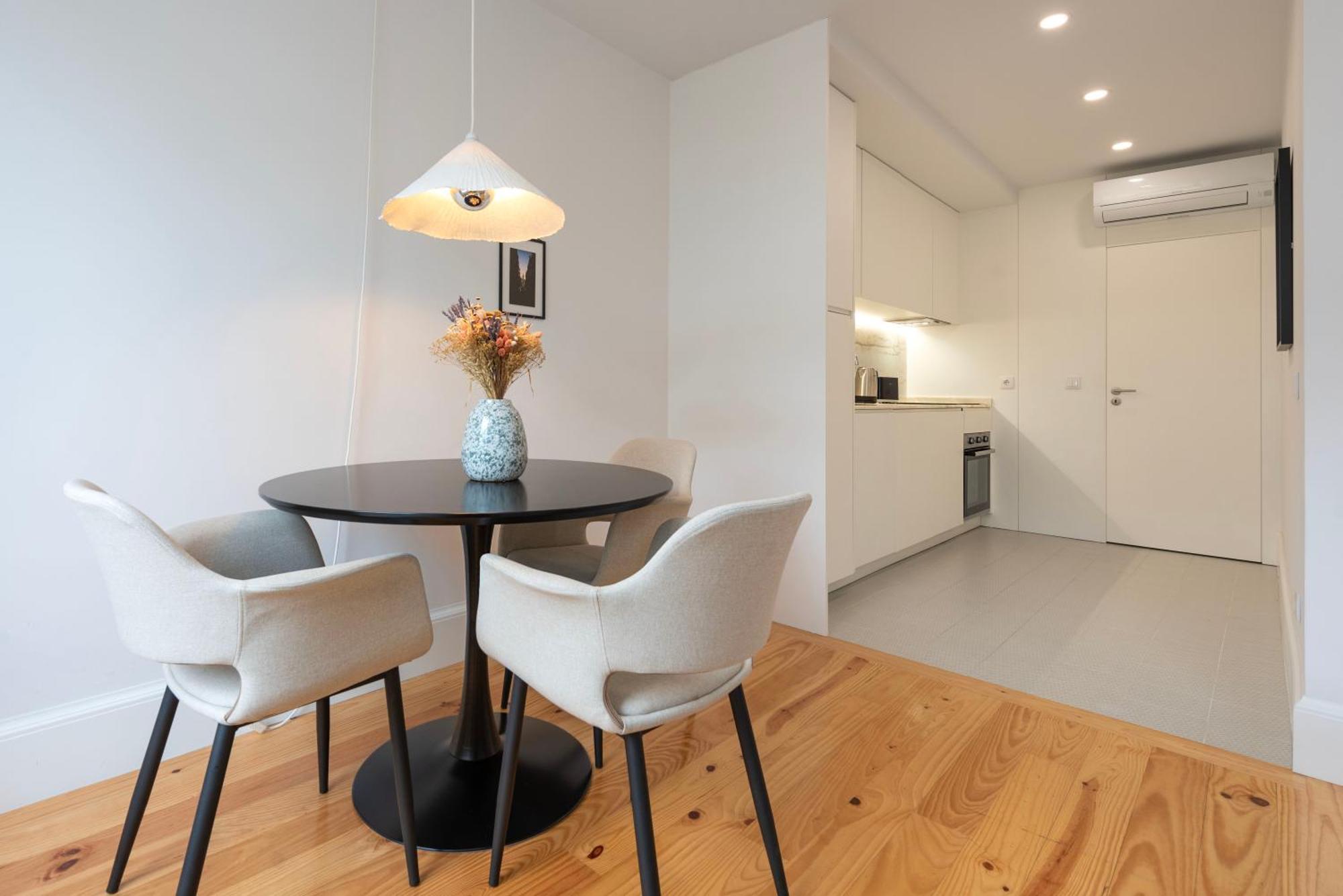 Urban Oasis In Downtown Apartment