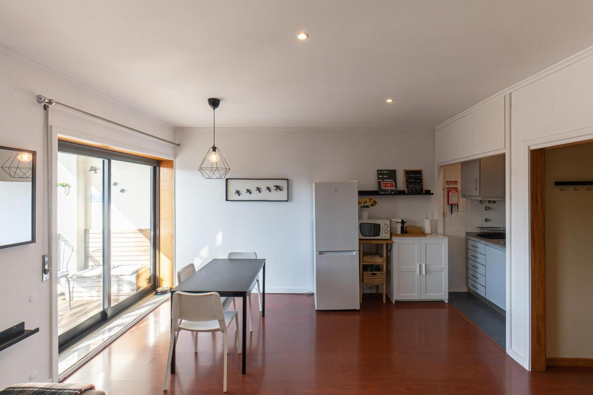 Floor With Sunny Balconies Apartment Porto