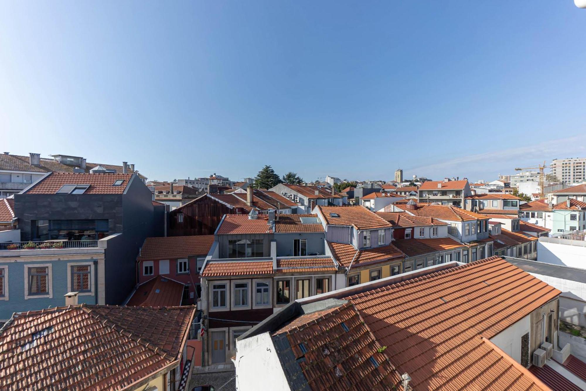 Floor With Sunny Balconies Apartment Porto