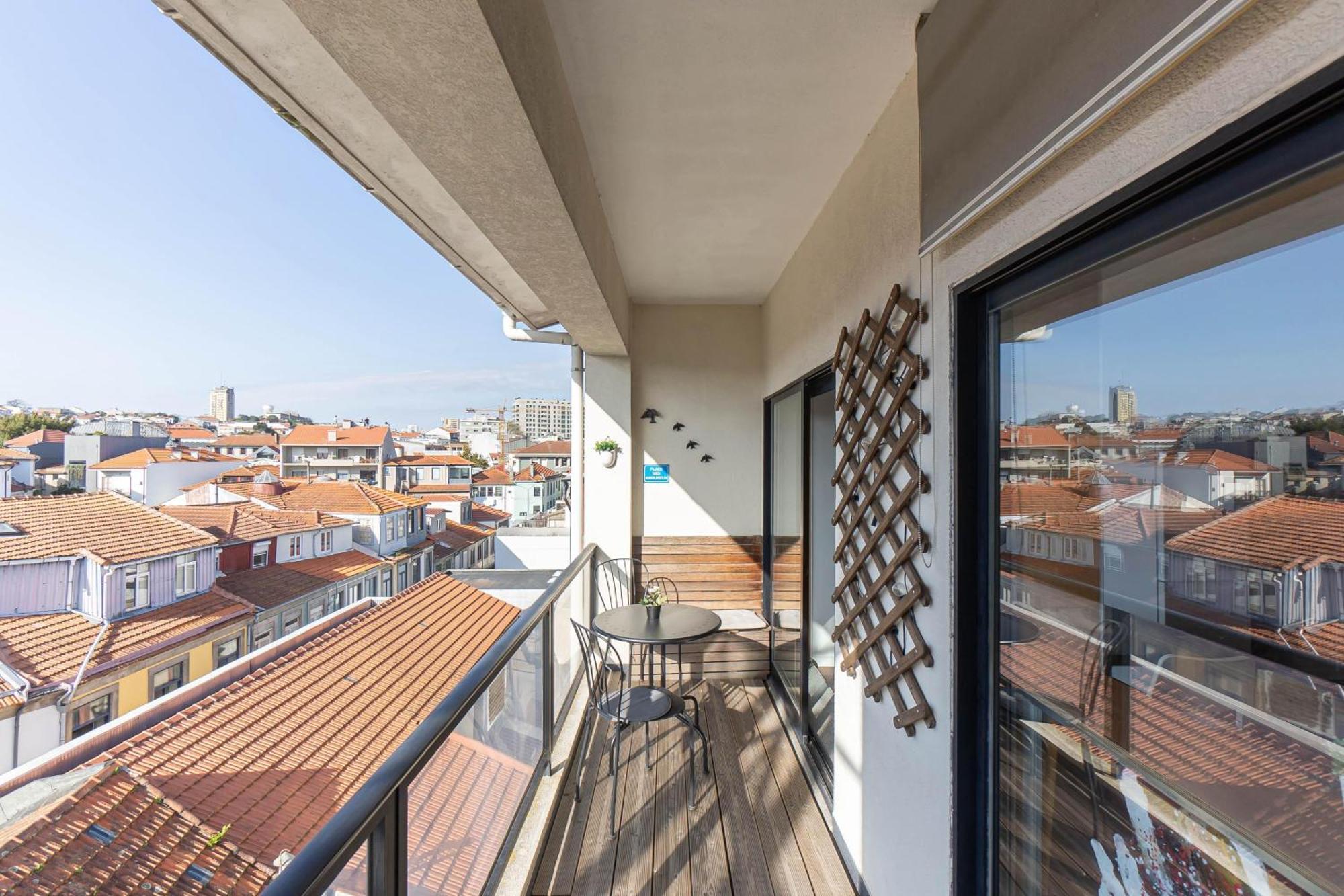 Floor With Sunny Balconies *