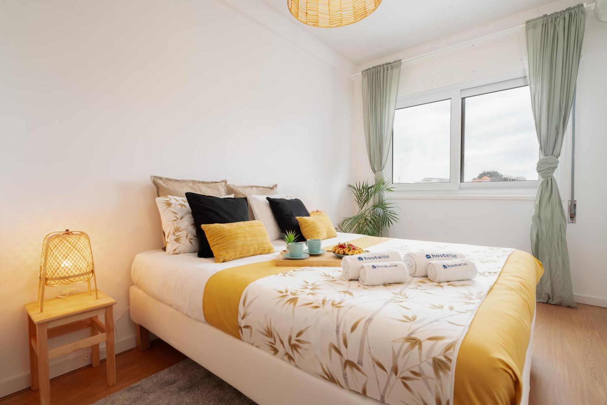 Host Wise - Spacious Modern Flat W Balcony Apartment