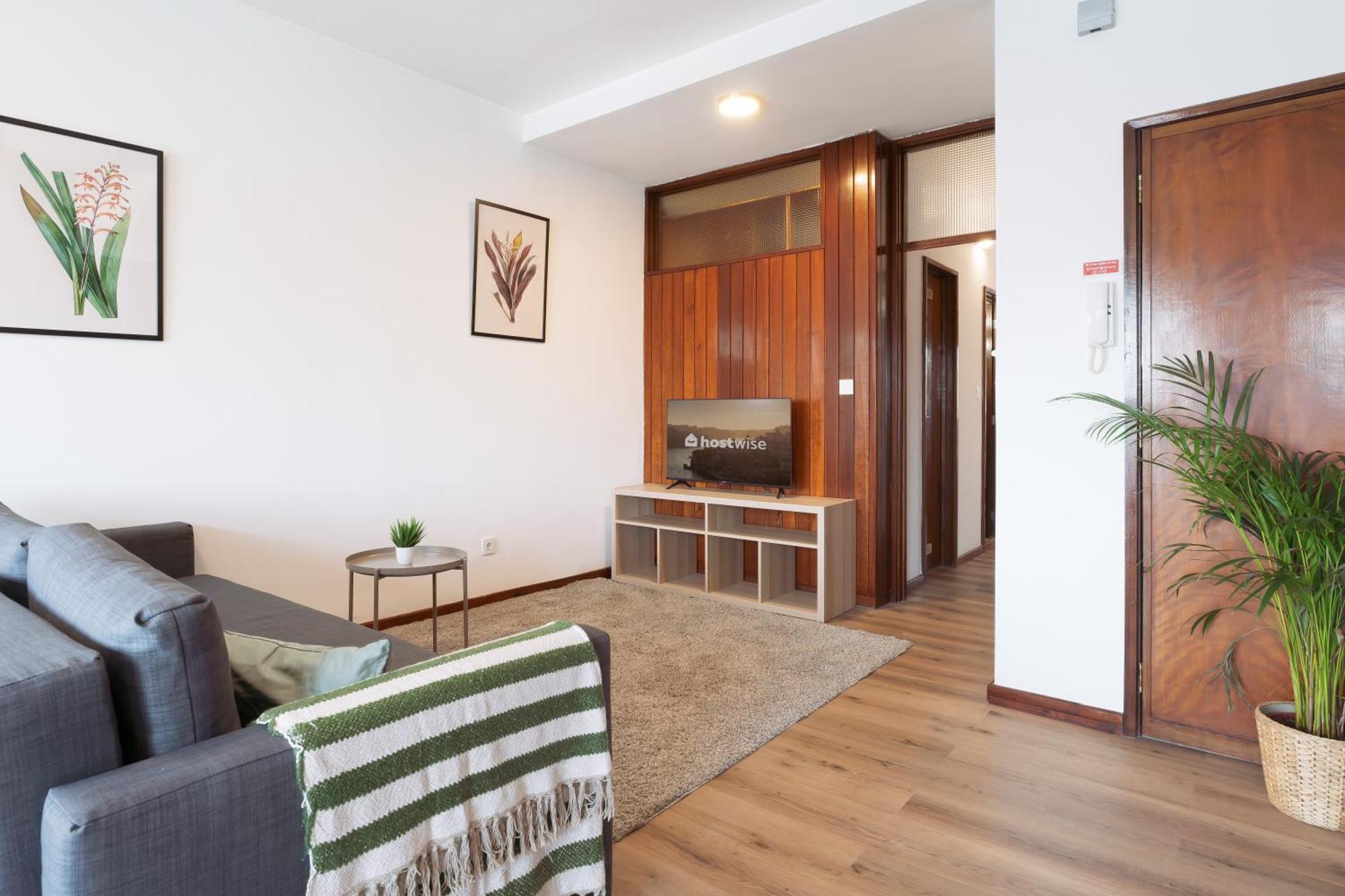 Stylish Modern Flat W/ Balcony! * Porto